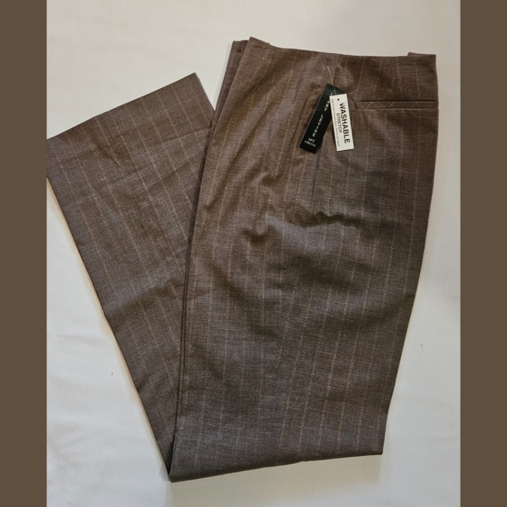 Larry Levine Slacks, Camel with golden stripes, 6 NWT ✔️